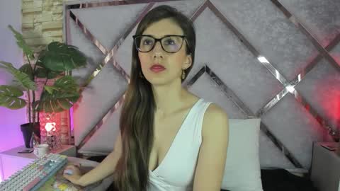 jade white  online show from 12-17-25, 01:17