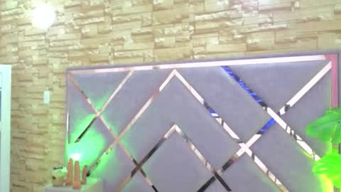 jade white  online show from 01-08-26, 01:13