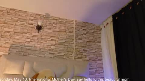 jade white  online show from 05-11-26, 12:33