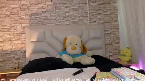 jade white  online show from 05-14-26, 12:56