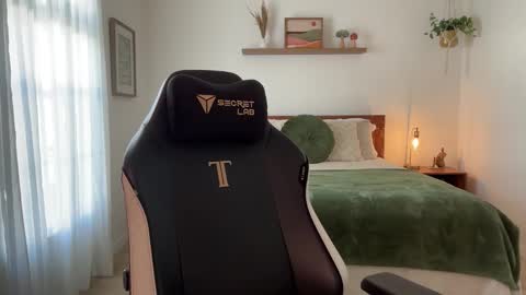 Jade Love online show from 01-16-26, 07:29