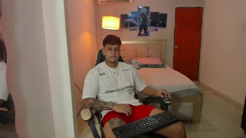 Snapshot of jake_pons chatting on 12-14-24, 08:23 Jake Pons online show from 12-14-24, 08:23