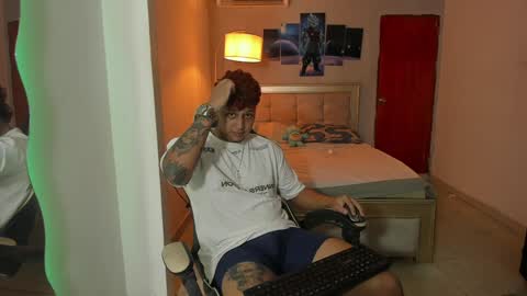 Snapshot of jake_pons chatting on 12-15-24, 02:41 Jake Pons online show from 12-15-24, 02:41