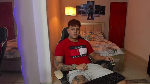 Snapshot of jake_pons chatting on 12-18-24, 01:12 Jake Pons online show from 12-18-24, 01:12