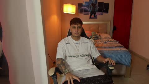 Snapshot of jake_pons chatting on 12-31-24, 02:19 Jake Pons online show from 12-31-24, 02:19