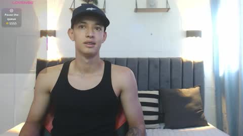 Snapshot of jake_shadow14 chatting on 09-23-25, 06:55 Hi guys im new 3 online show from 09-23-25, 06:55