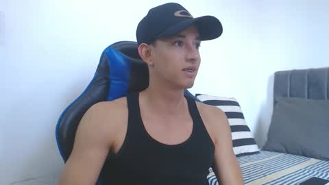 Hi guys im new 3 online show from 02-12-26, 08:04