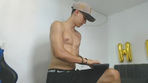 Hi guys im new 3 online show from 05-27-26, 07:22