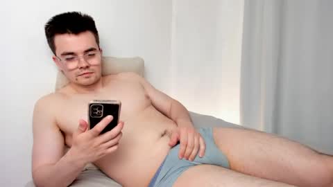 Snapshot of jame_flow chatting on 04-24-26, 07:00 Hey there Im Jame online show from 04-24-26, 07:00