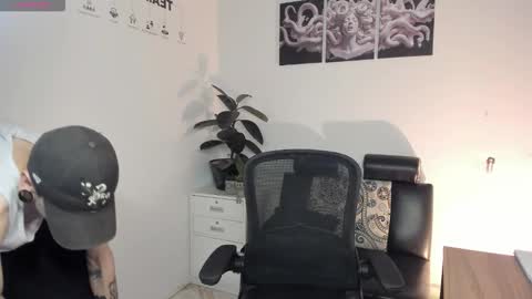 james_adamss_ online show from 12-19-25, 01:07