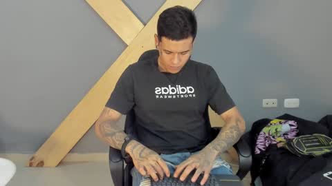 Snapshot of jamesinked_ chatting on 12-04-24, 02:59 Jamesinked  online show from 12-04-24, 02:59