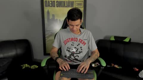 Snapshot of jamesinked_ chatting on 12-15-24, 10:15 Jamesinked  online show from 12-15-24, 10:15