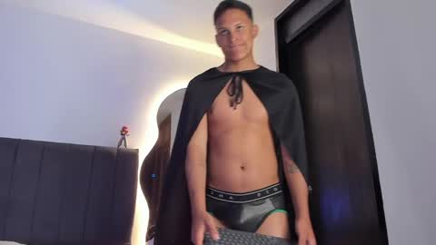 Snapshot of jamesowenn chatting on 05-04-26, 01:45 James Owenn online show from 05-04-26, 01:45