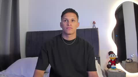 Snapshot of jamesowenn chatting on 06-23-26, 03:48 James Owenn online show from 06-23-26, 03:48