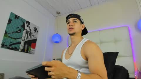 --- James --- online show from 08-08-26, 11:18