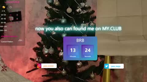 Snapshot of jane_meys chatting on 12-20-24, 08:28 your kitty JANE roawww online show from 12-20-24, 08:28