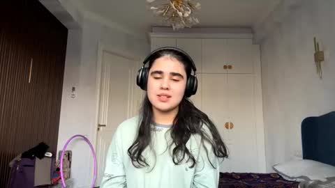 Snapshot of janeedner chatting on 11-19-25, 06:24 Isabella online show from 11-19-25, 06:24