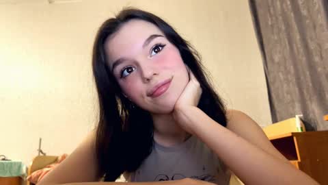 Snapshot of janethcensky chatting on 11-25-25, 02:28 Aleksia online show from 11-25-25, 02:28