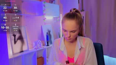 Hi Im Alice and here youll find something online show from 10-24-25, 06:21