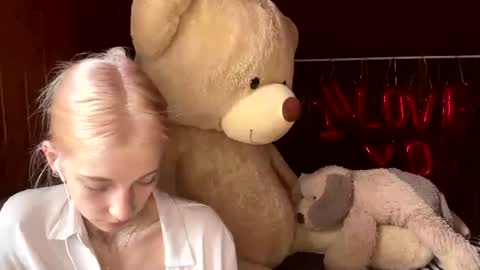 Snapshot of janicesivertsen chatting on 06-29-26, 10:15 Elsa online show from 06-29-26, 10:15