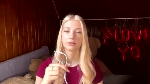 Snapshot of janicesivertsen chatting on 07-05-26, 08:10 Elsa online show from 07-05-26, 08:10