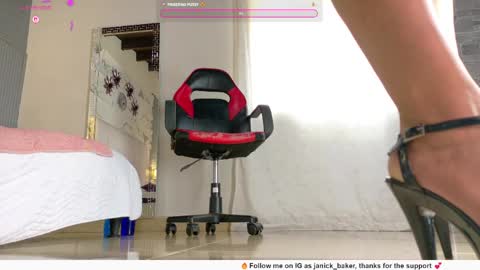 Snapshot of janick_baker chatting on 05-23-26, 06:01 janick_baker online show from 05-23-26, 06:01