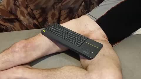 Snapshot of janisabe chatting on 10-11-25, 01:27 msk online show from 10-11-25, 01:27