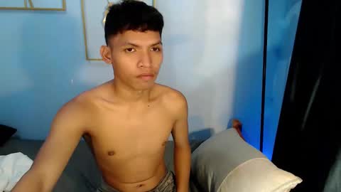 janlloyd04 online show from 04-18-26, 12:42