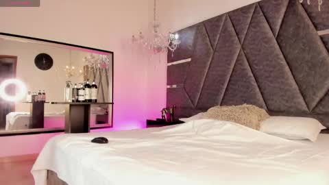 Janna online show from 04-19-26, 04:01