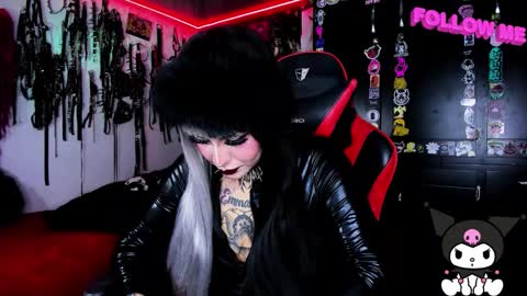 Snapshot of janna_ink chatting on 10-03-25, 10:40 online show from 10-03-25, 10:40