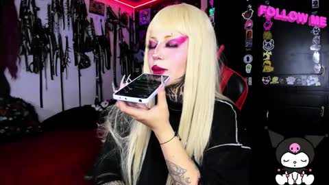 Snapshot of janna_ink chatting on 10-10-25, 09:36 online show from 10-10-25, 09:36