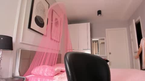 Amelle online show from 03-12-26, 11:11