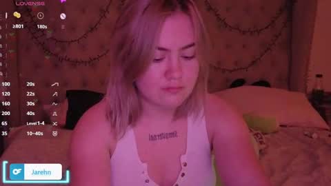 Snapshot of jarehn chatting on 09-18-25, 08:05 Jaren online show from 09-18-25, 08:05