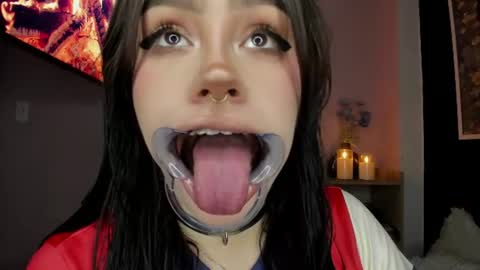 Snapshot of jas_miin chatting on 06-18-26, 02:45 Maria online show from 06-18-26, 02:45