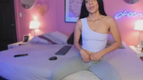 Snapshot of jasmiinn_ chatting on 06-24-26, 08:19 Jasmin online show from 06-24-26, 08:19