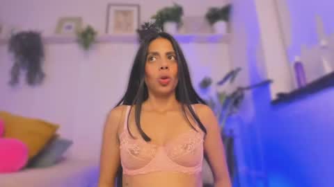 Snapshot of jasmiinn_ chatting on 06-25-26, 05:34 Jasmin online show from 06-25-26, 05:34