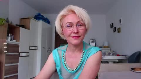 Snapshot of jasmin18v chatting on 05-16-26, 01:32 Jasmin room for people 40 online show from 05-16-26, 01:32