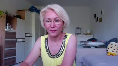 Snapshot of jasmin18v chatting on 05-26-26, 07:15 Jasmin room for people 40 online show from 05-26-26, 07:15