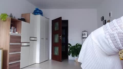 Snapshot of jasmin18v chatting on 05-28-26, 01:19 Jasmin room for people 40 online show from 05-28-26, 01:19