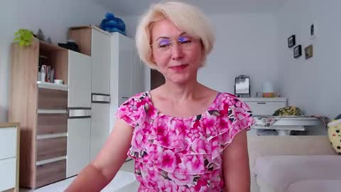 Snapshot of jasmin18v chatting on 05-31-26, 01:07 Jasmin room for people 40 online show from 05-31-26, 01:07