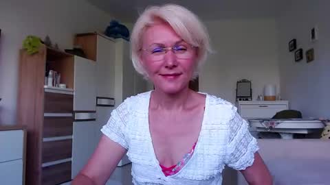 Snapshot of jasmin18v chatting on 06-02-26, 05:09 Jasmin room for people 40 online show from 06-02-26, 05:09