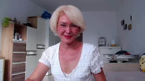 Snapshot of jasmin18v chatting on 06-07-26, 01:04 Jasmin room for people 40 online show from 06-07-26, 01:04