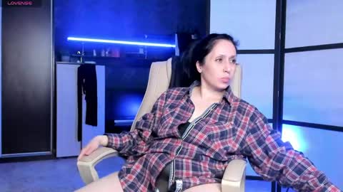 Snapshot of jasmin_milf chatting on 05-16-26, 11:25 jasmin_milf online show from 05-16-26, 11:25