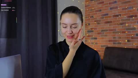 Chloe online show from 12-17-25, 06:52