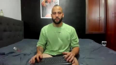 Snapshot of jasonmartiinez chatting on 02-14-25, 05:09 online show from 02-14-25, 05:09