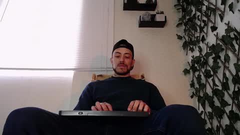 Snapshot of jasson_king01 chatting on 02-11-25, 06:33 JKing online show from 02-11-25, 06:33