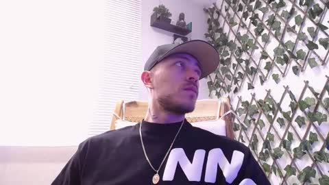 Snapshot of jasson_king01 chatting on 03-07-25, 03:07 JKing online show from 03-07-25, 03:07