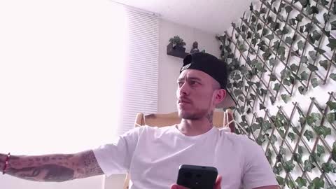 Snapshot of jasson_king01 chatting on 03-11-25, 06:52 JKing online show from 03-11-25, 06:52