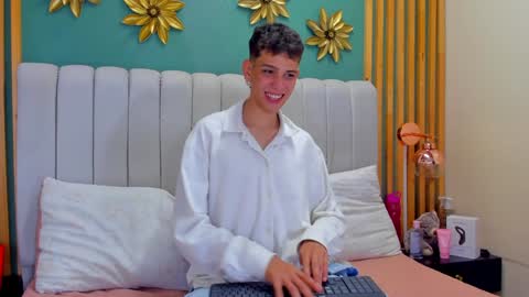 Snapshot of jasson_smit chatting on 12-21-24, 01:42 J A S S O N online show from 12-21-24, 01:42