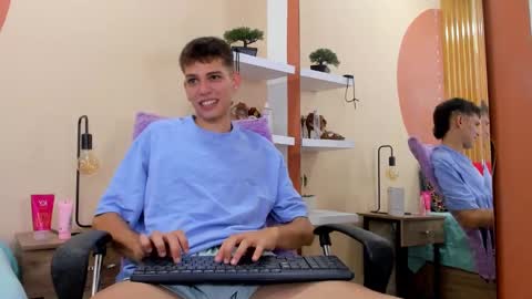 Snapshot of jasson_smit chatting on 12-29-24, 02:00 J A S S O N online show from 12-29-24, 02:00